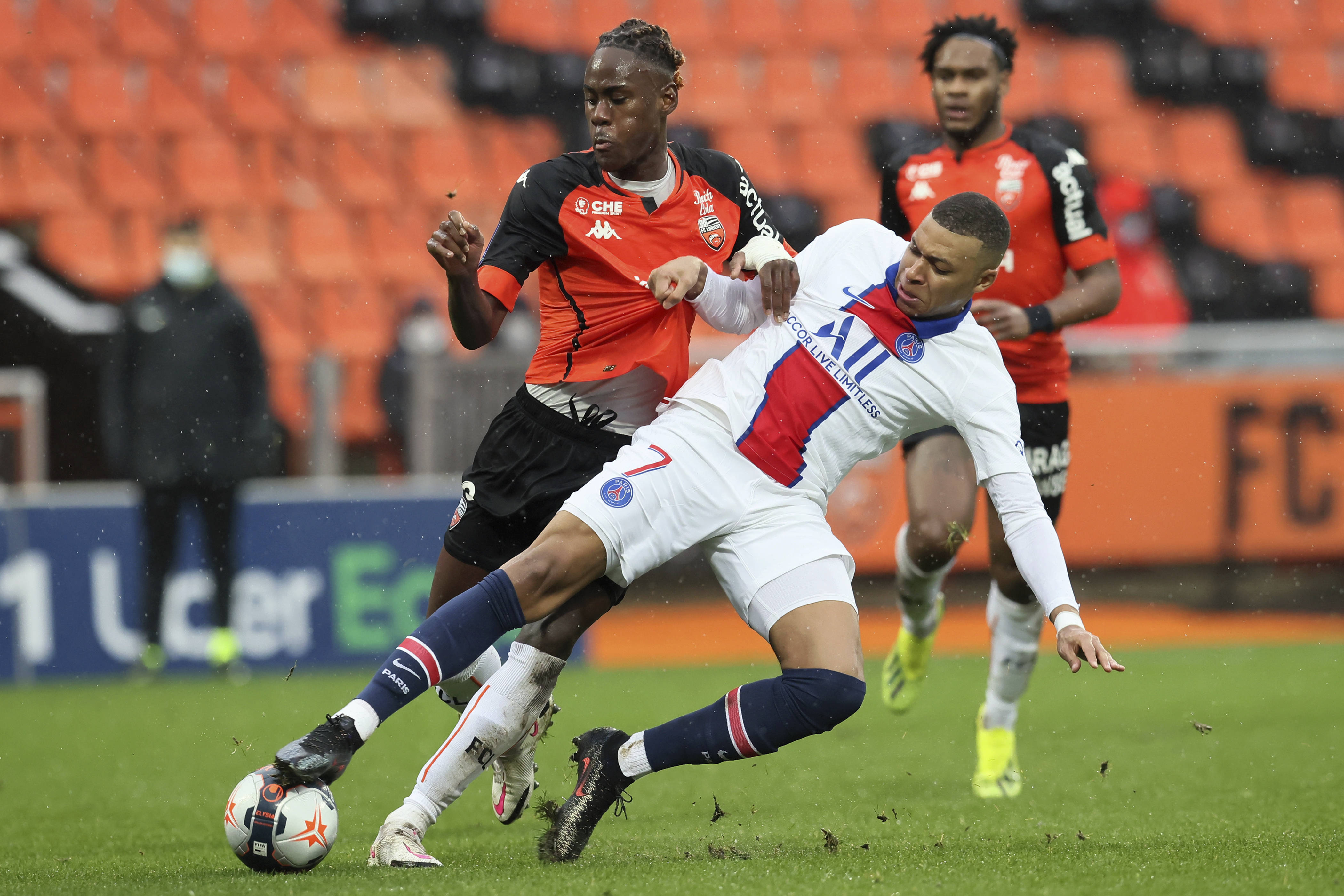 奥萨苏纳主场逆转，秋风热烈的简单介绍