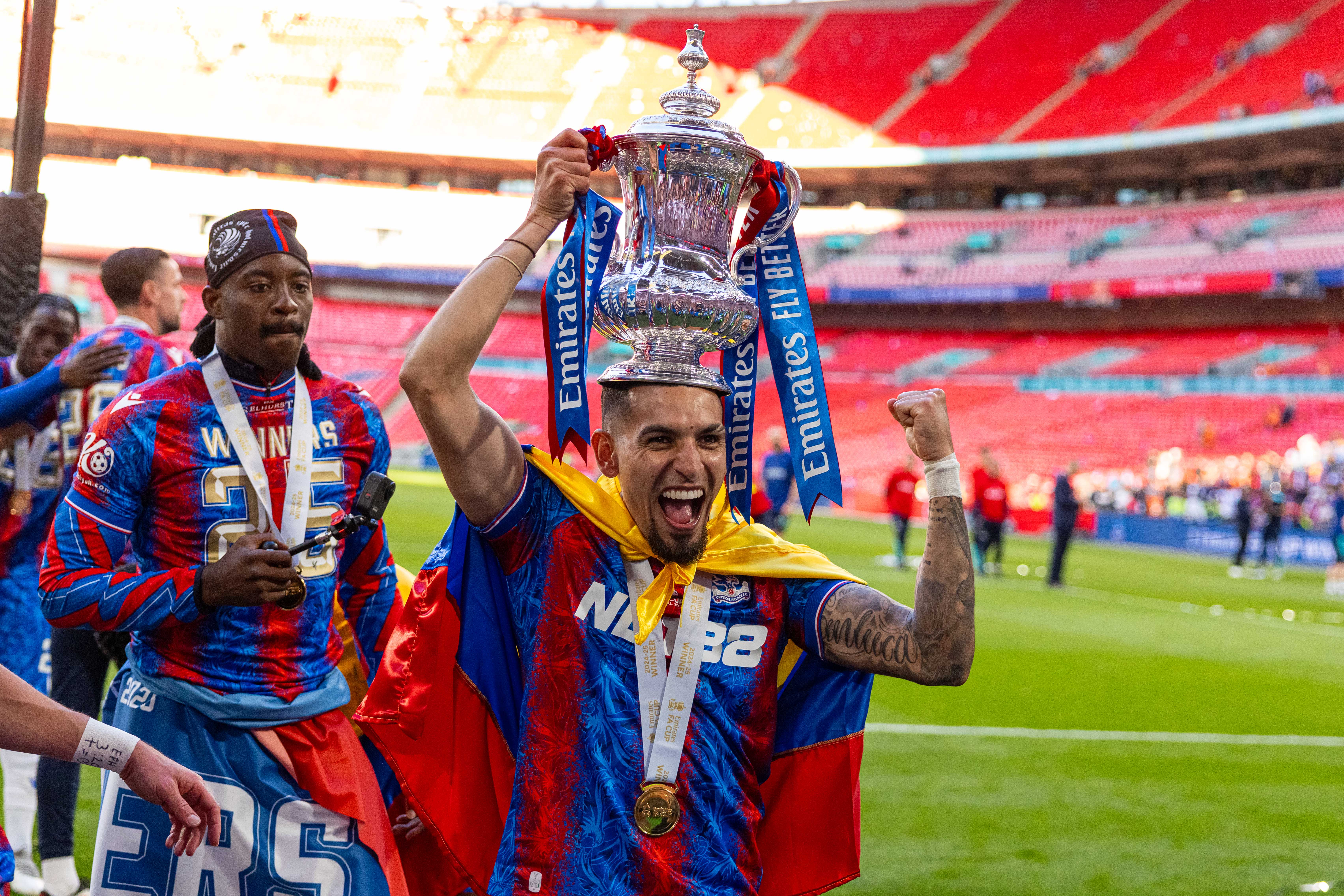 包含英格兰队锐气十足，赢得胜利的词条