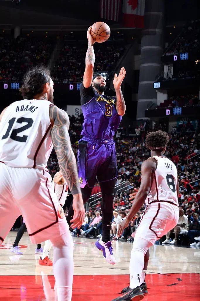 爱游戏登录-勇士遭遇惨败,湖人主场大胜逼平西部第一