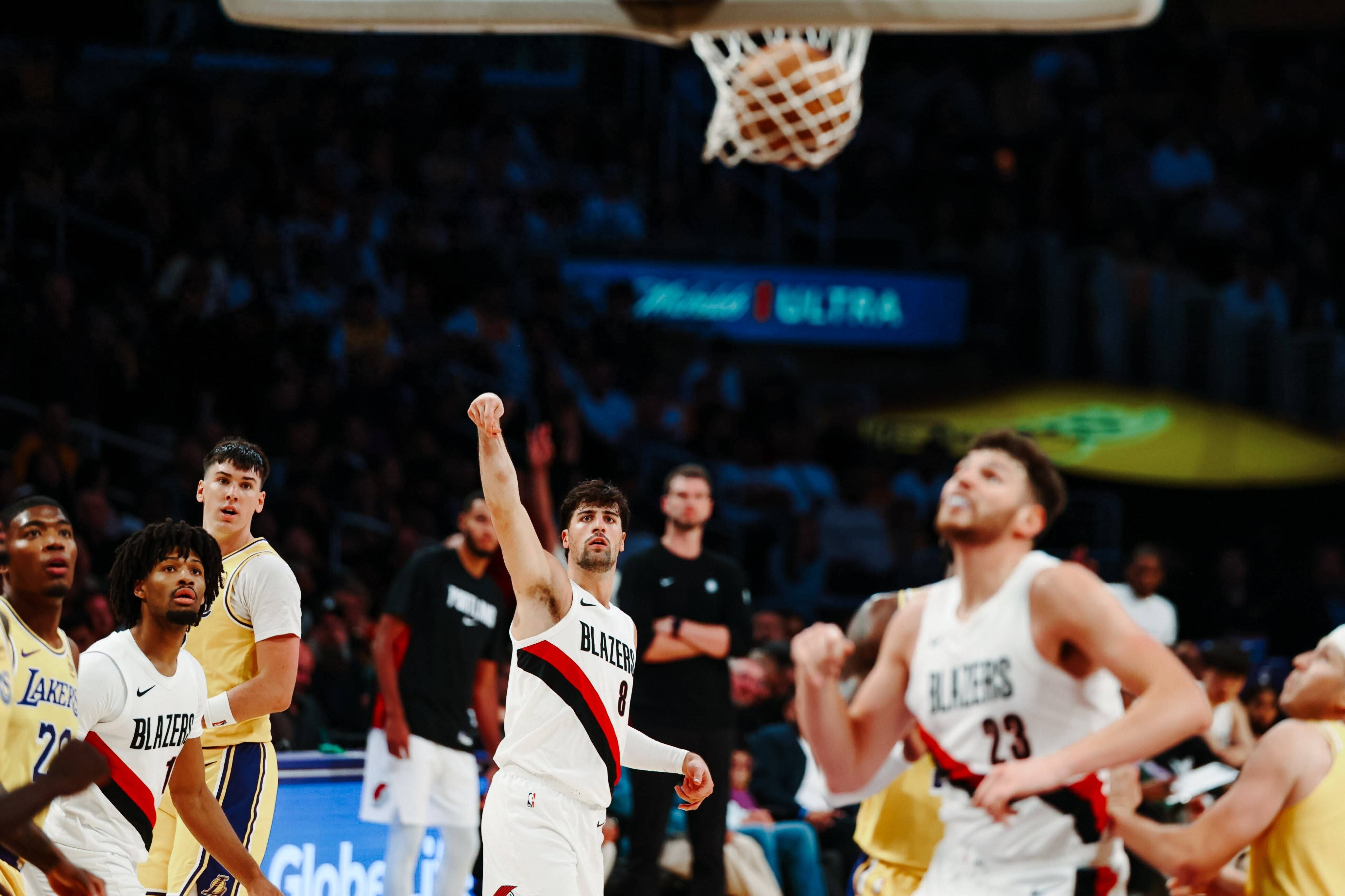 爱游戏网站-球队内线抢篮板助攻端表现亮眼